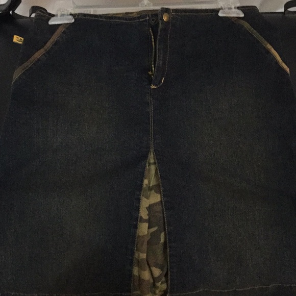 Second woman’s Camouflage Jean Skirt Size 1 - Picture 6 of 7